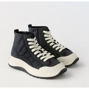 Kids Black Quilted High Top Sneakers Zip Up Side Lace Up Chunky Sole sz 33